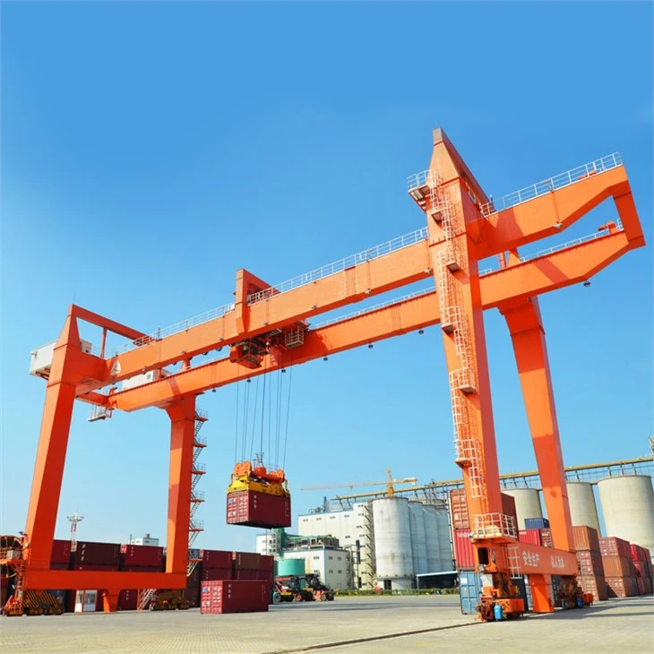 shipping-container-gantry-crane56d705e2-b3a3-4f69-a7fc-4f266dad0f2f